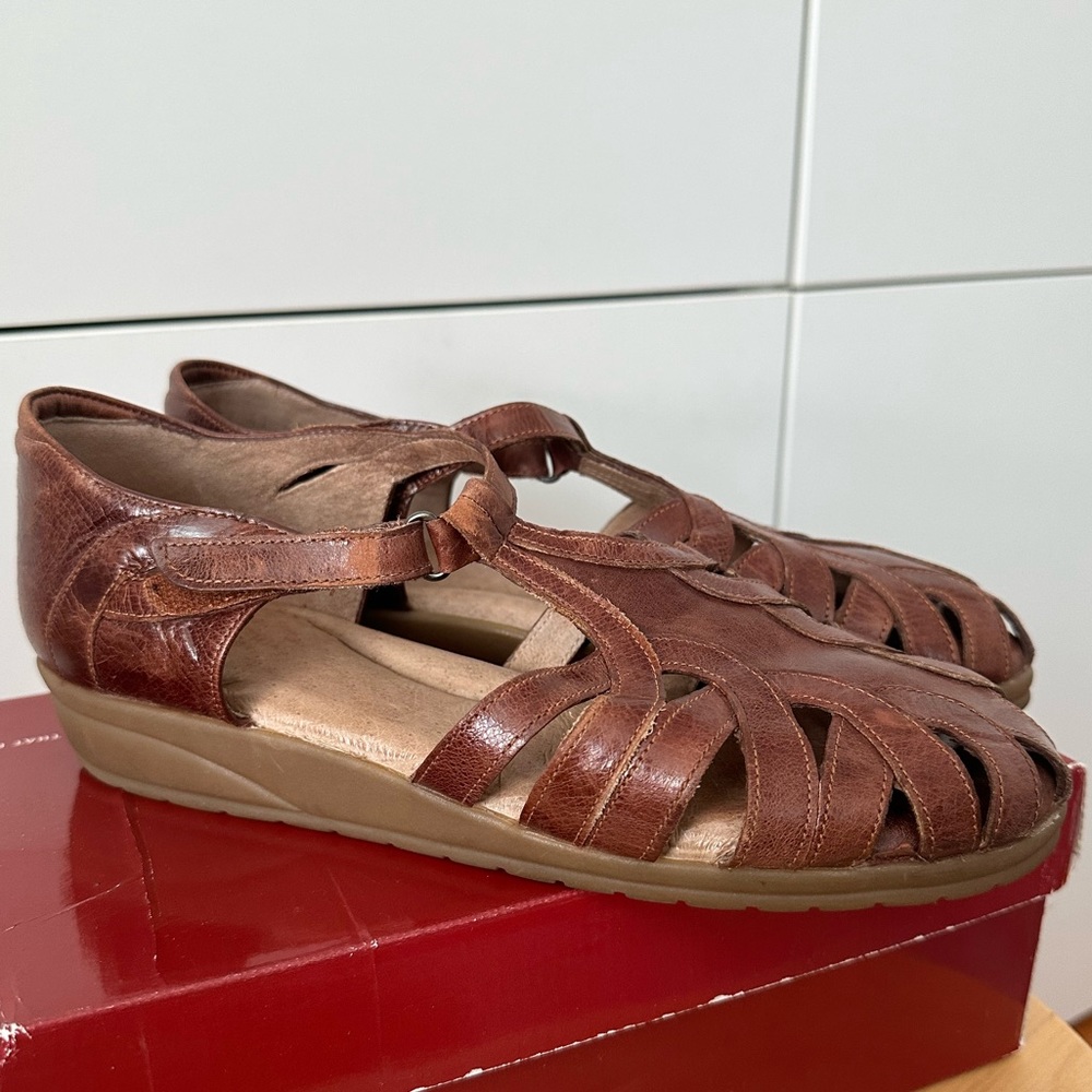 BeautiFeel Leather Brazil Brown Lea Fisherman Ankle Strap Sandals Size 41
